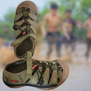 Keen Kids Size 3 Newport H2 Fisherman Sandals  Green Hiking Outdoor Water Shoes